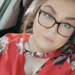 Meet your Posher, Briana